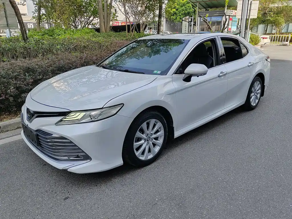 Toyota Camry 2018 — фото 1