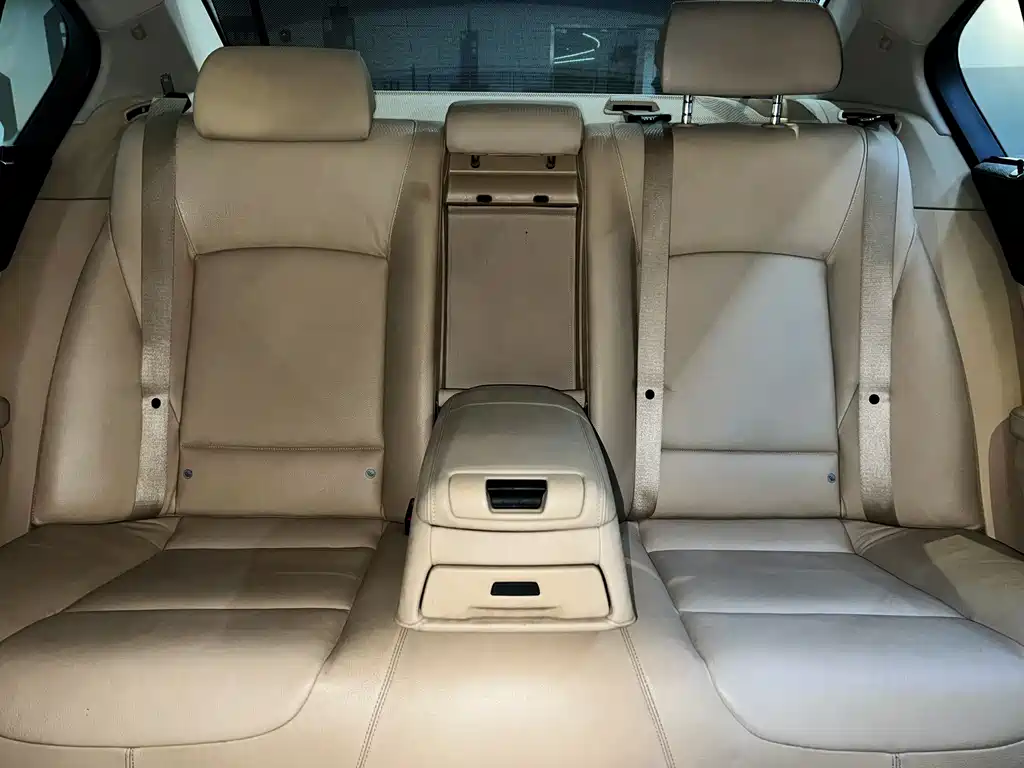 BMW 7 Series 2011 — фото 15