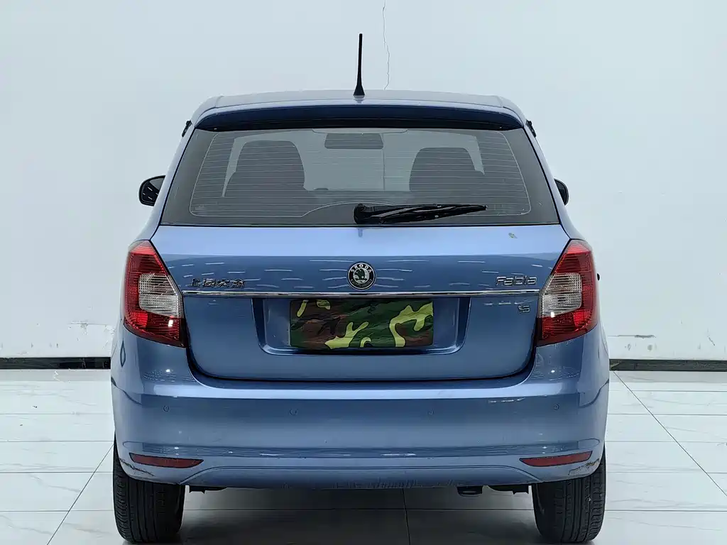 Skoda Fabia 2013 — фото 13