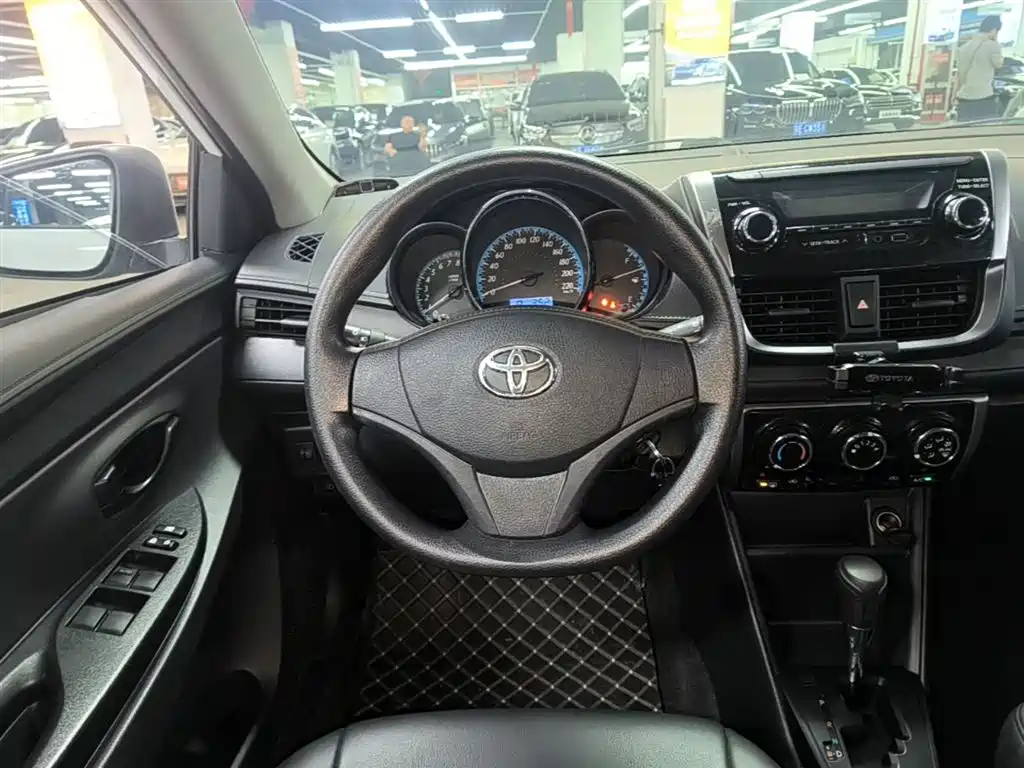 Toyota Yaris L 2019 — фото 11