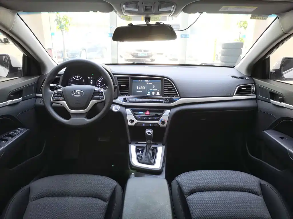 Hyundai Elantra 2019 — фото 7