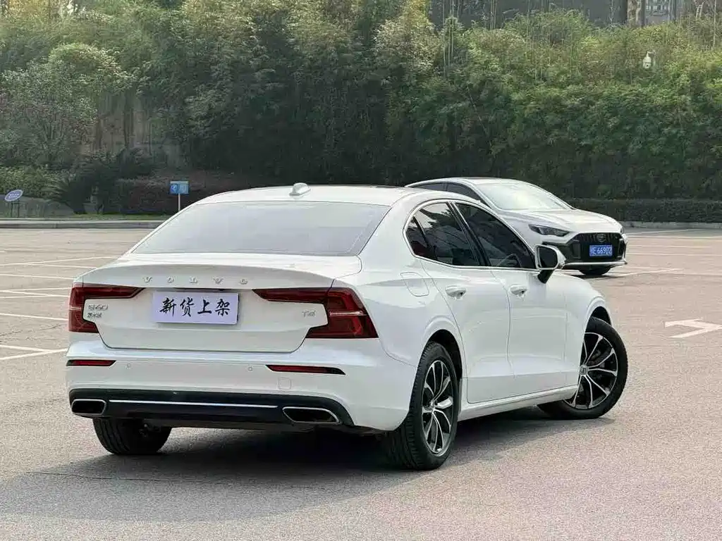 Volvo S60 2023 — фото 9