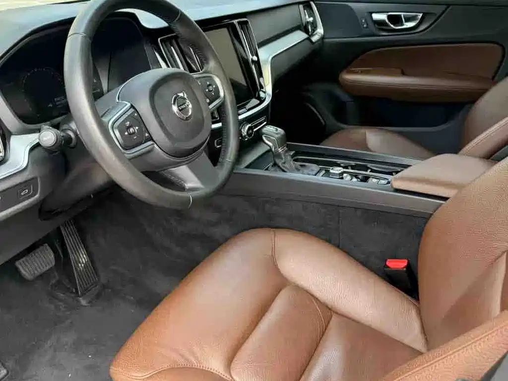Volvo S60 2023 — фото 3
