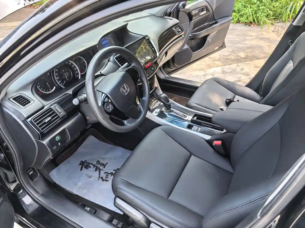 Honda Accord 2017 — фото 13