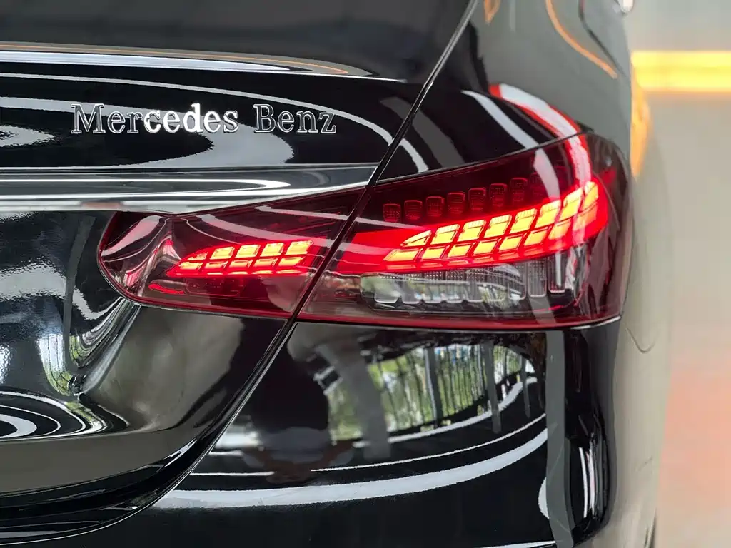 Mercedes-Benz E-Class 2021 — фото 18