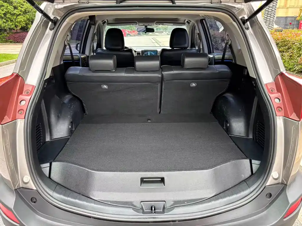 Toyota RAV4 2014 — фото 15