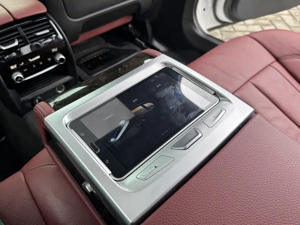BMW 5 Series 2018 — фото 23