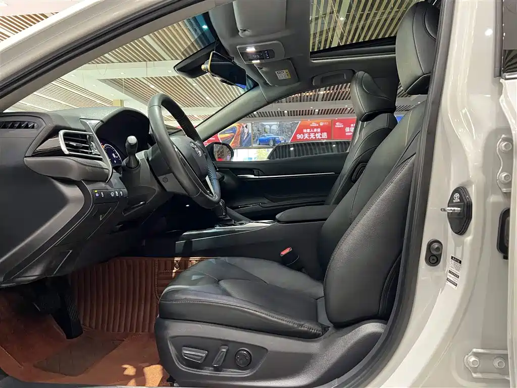 Toyota Camry 2022 — фото 10