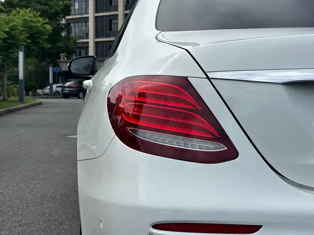 Mercedes-Benz E-Class 2020 — фото 8