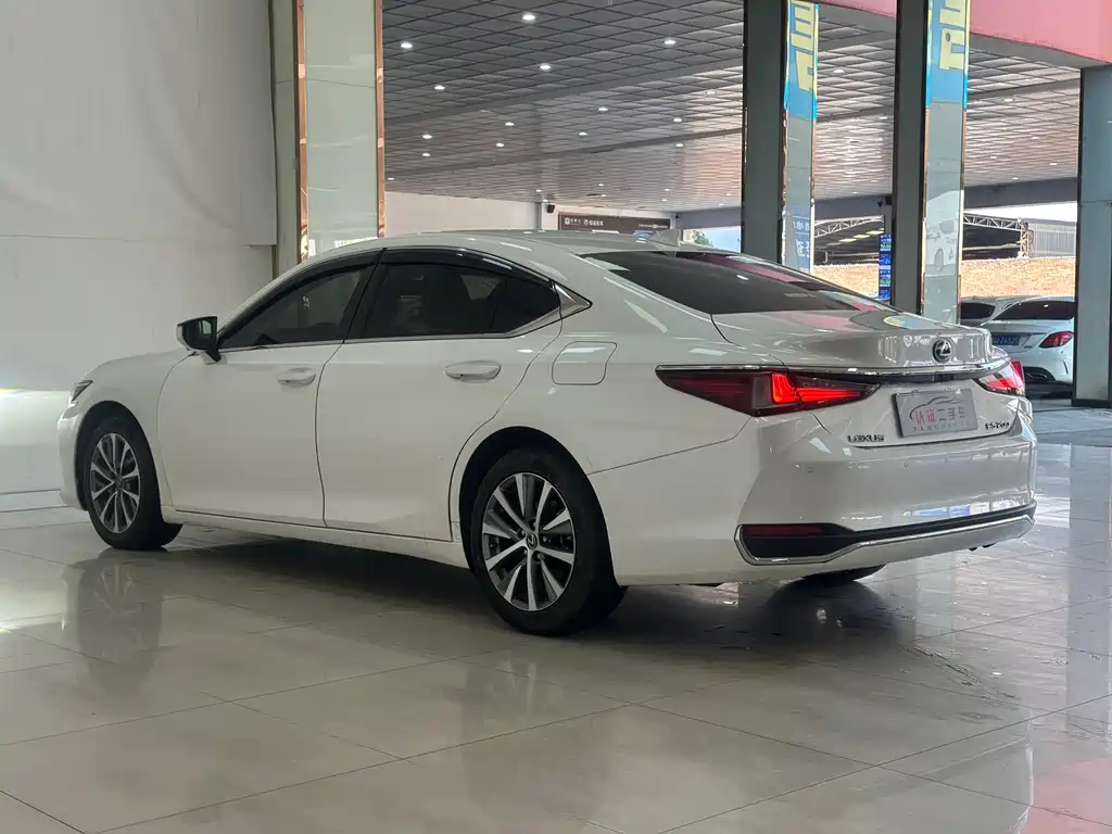 Lexus ES 2023 — фото 7