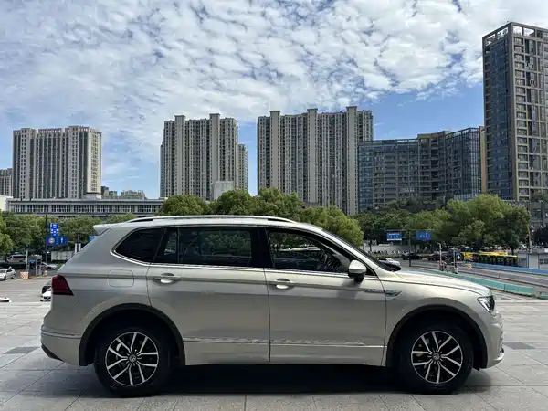 Volkswagen Tiguan L Plug-In Hybrid 2019