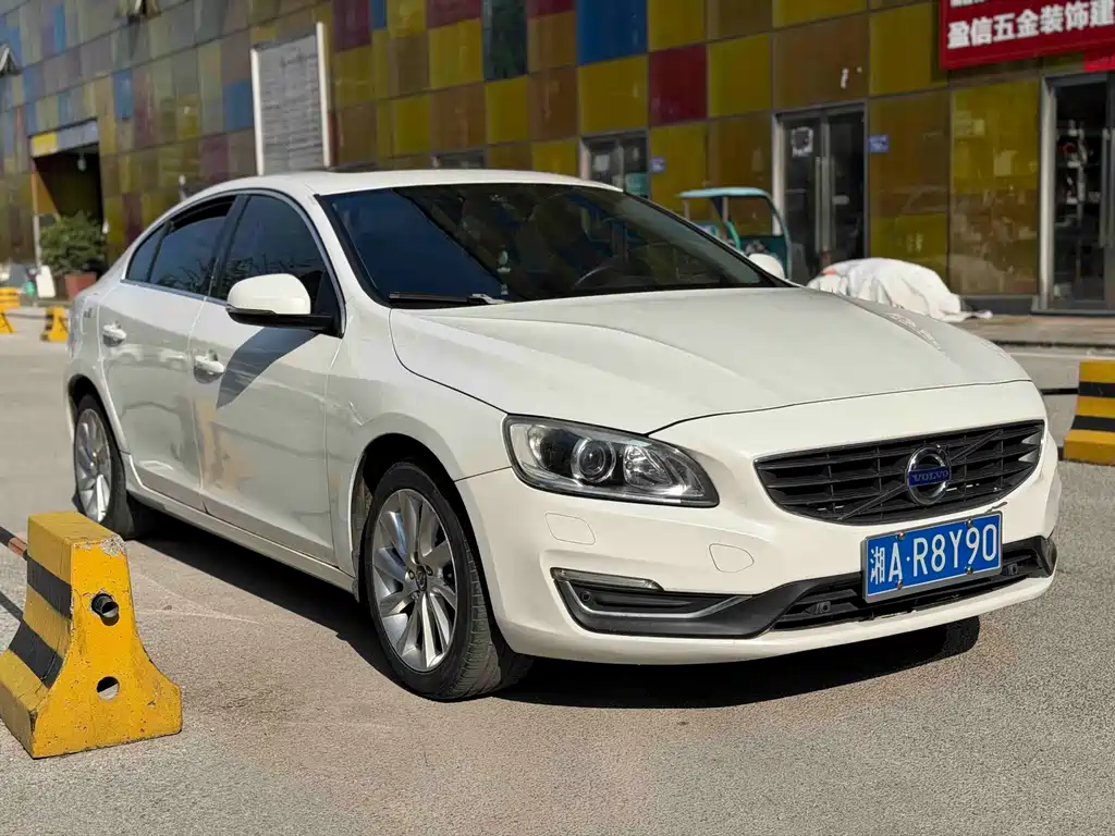 Volvo S60 2016 — фото 3