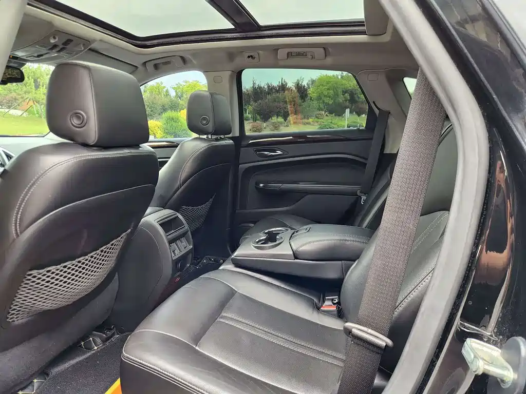Cadillac SRX 2012 — фото 10