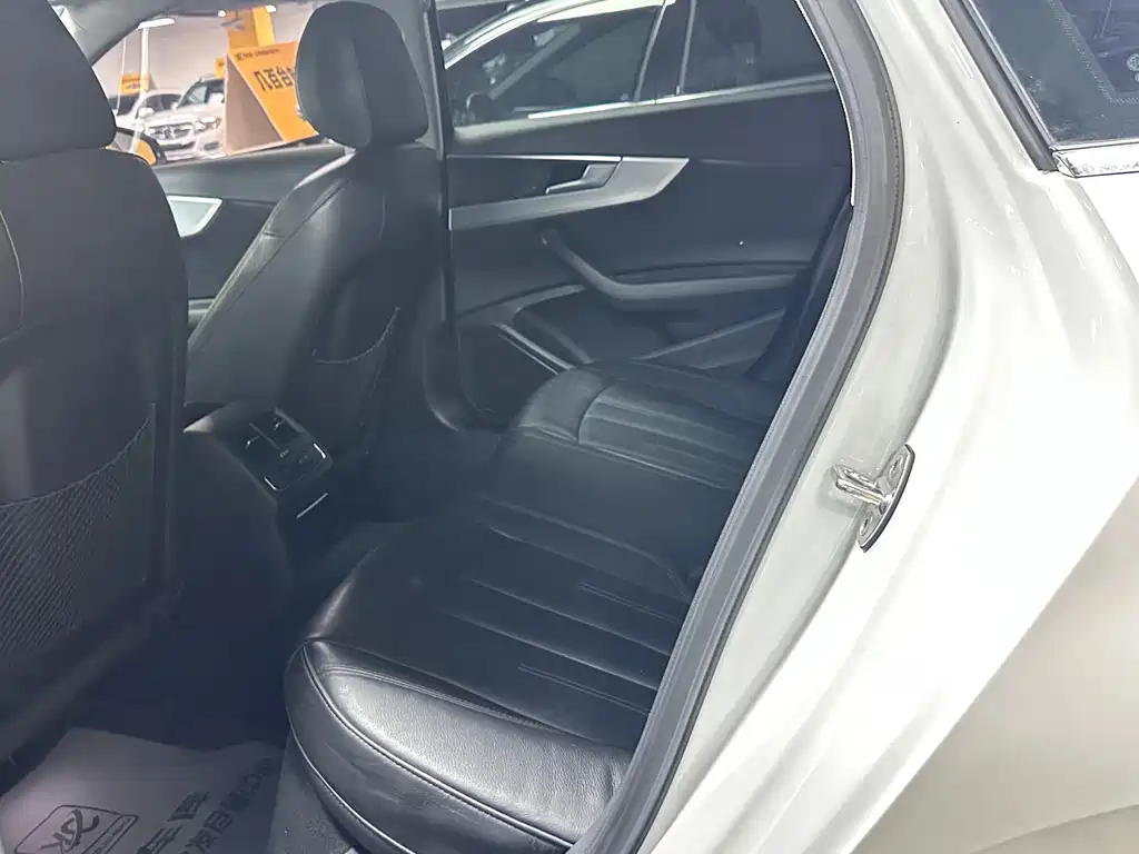 Audi A4L 2019