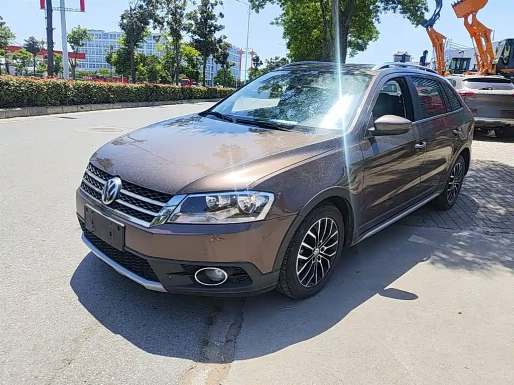 Volkswagen Cross Lavida 2015