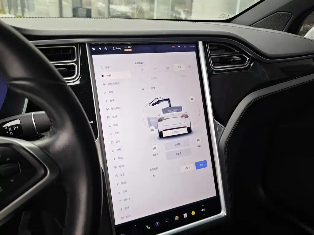 Tesla Model X 2018 — фото 12