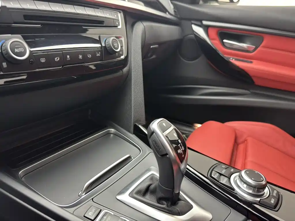 BMW 3 Series 2017 — фото 14