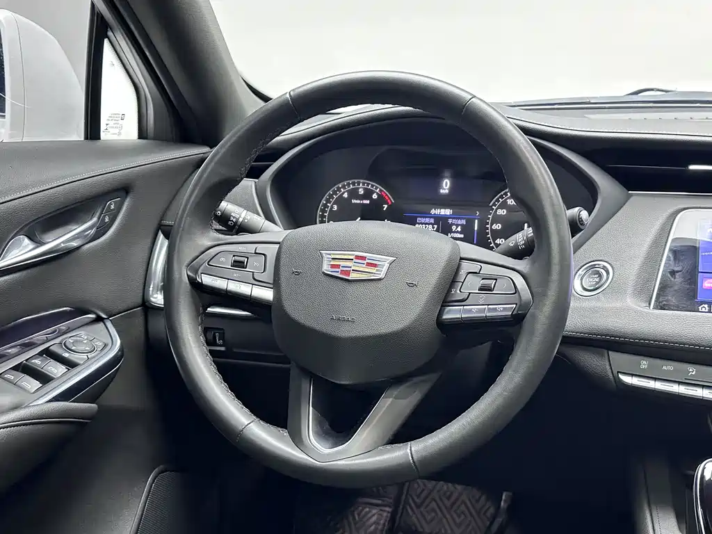 Cadillac XT4 2021 — фото 13
