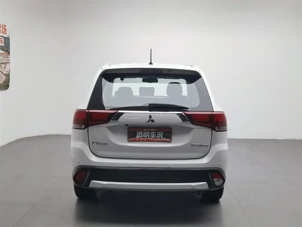Mitsubishi Outlander 2017 — фото 4