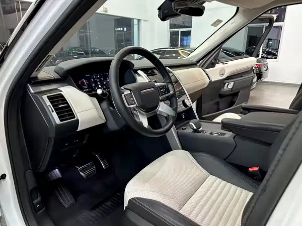 Land Rover Discovery 2023