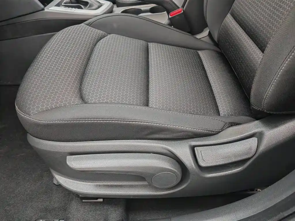 Hyundai Elantra 2018 — фото 20