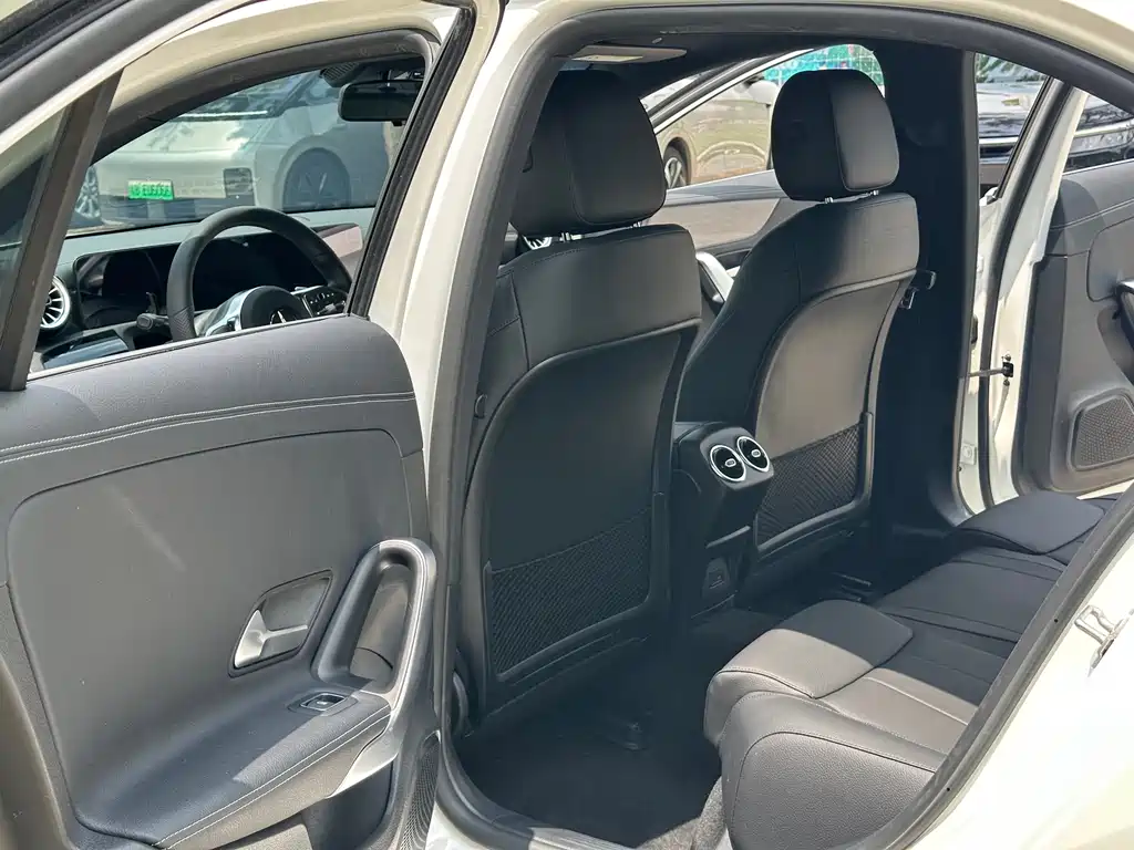 Mercedes-Benz A-Class 2022 — фото 8
