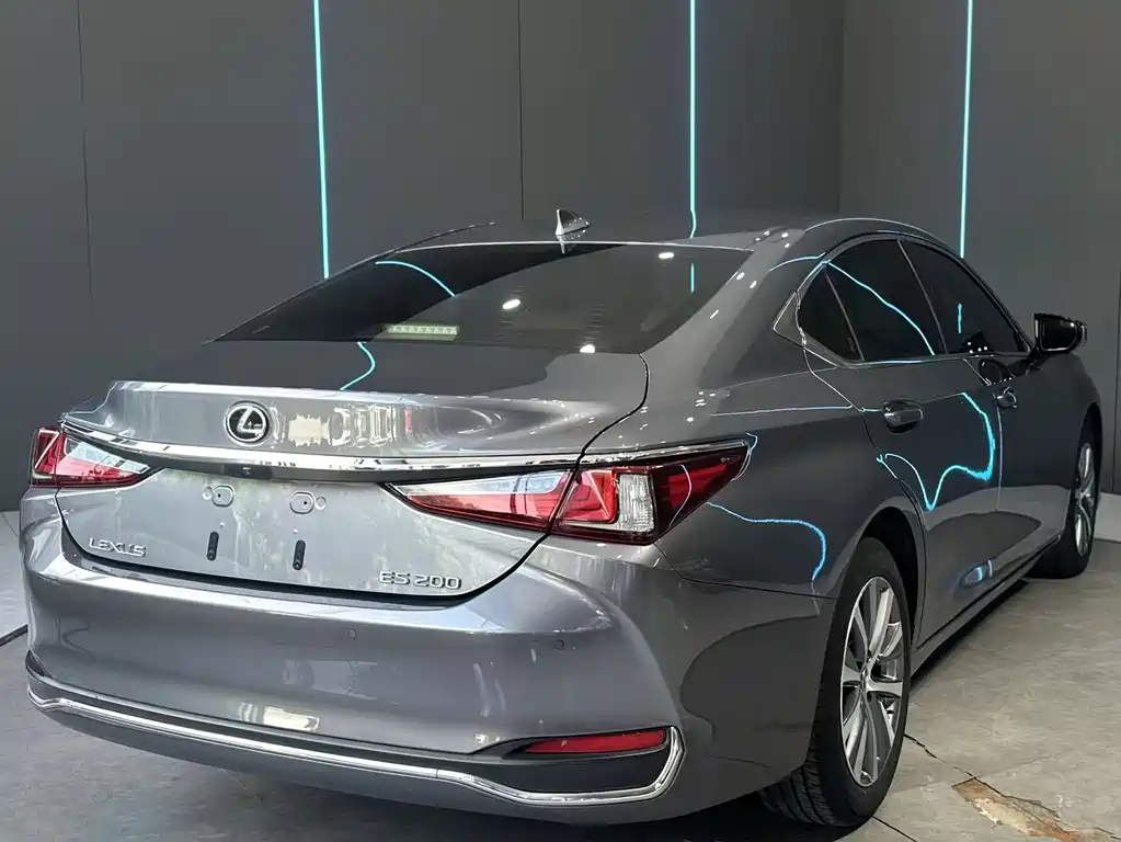 Lexus ES 2021