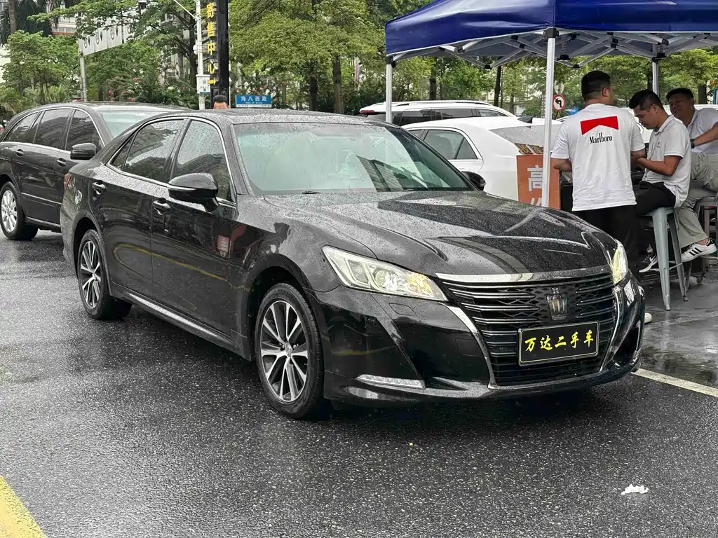Toyota Crown 2018 — фото 2