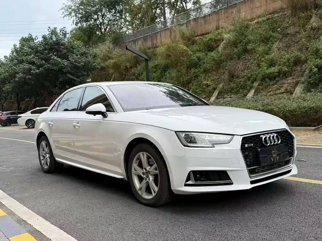 Audi A4L 2017