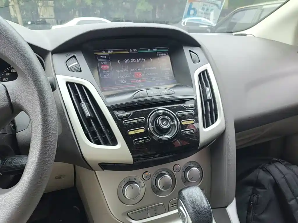 Ford Focus 2015 — фото 13