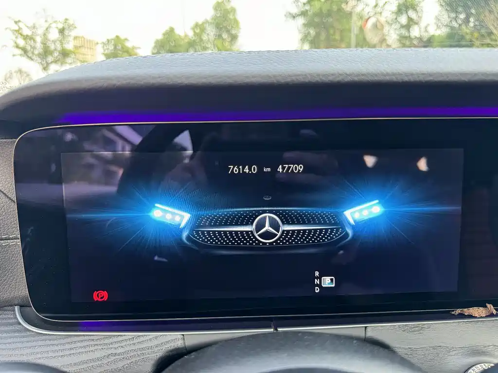 Mercedes-Benz E-Class 2022 — фото 9