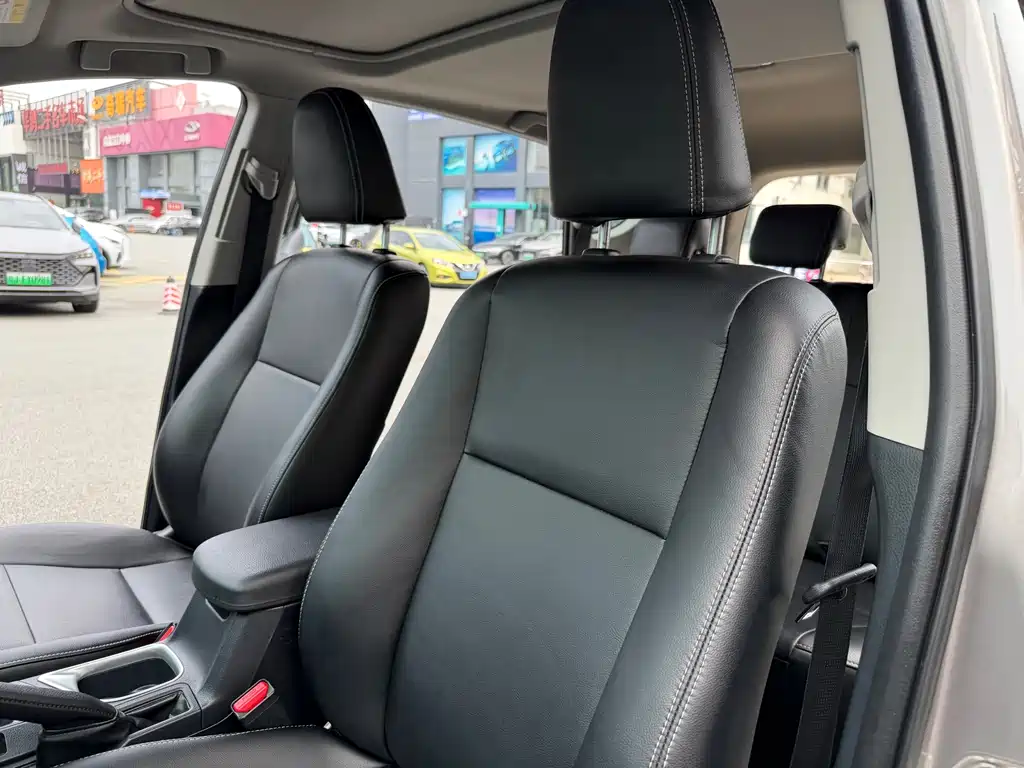 Toyota RAV4 2018 — фото 31