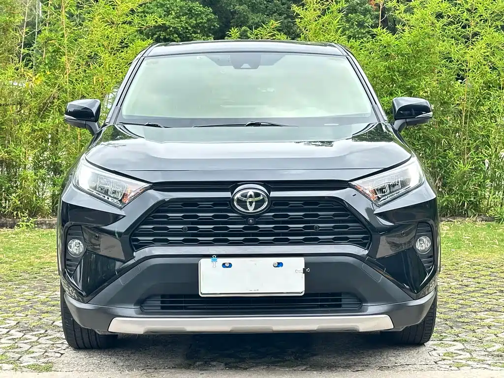 Toyota RAV4 2021 — фото 2