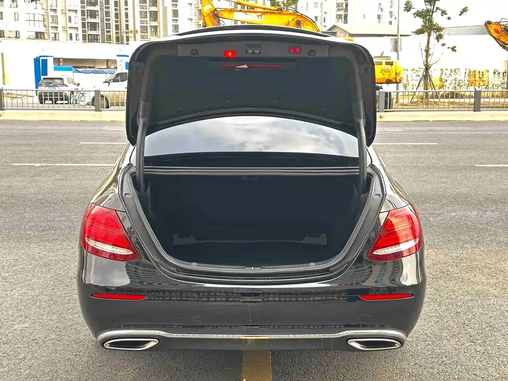 Mercedes-Benz E-Class 2018 — фото 10
