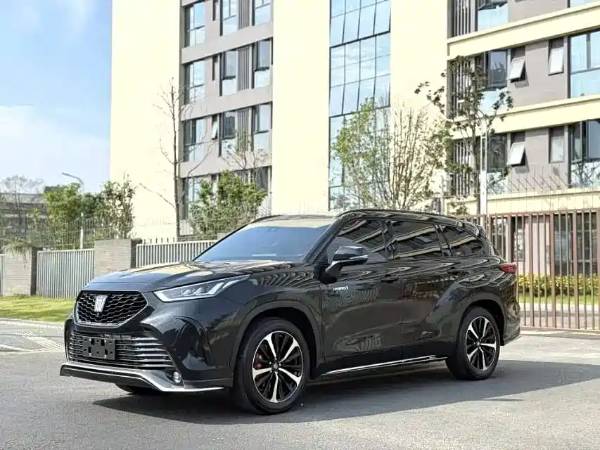 Toyota Crown Kluger 2022
