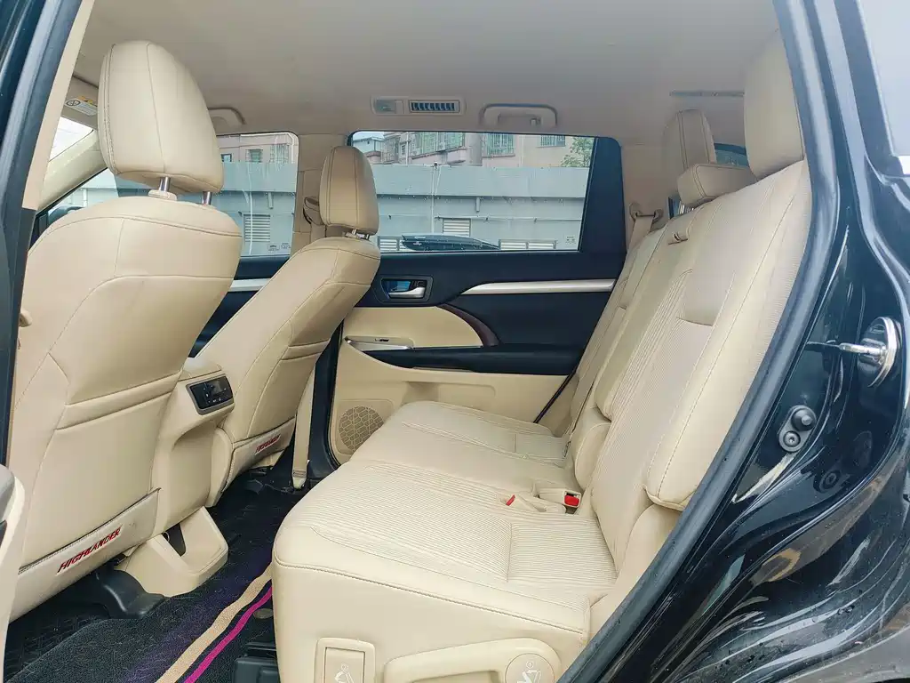 Toyota Highlander 2018 — фото 10