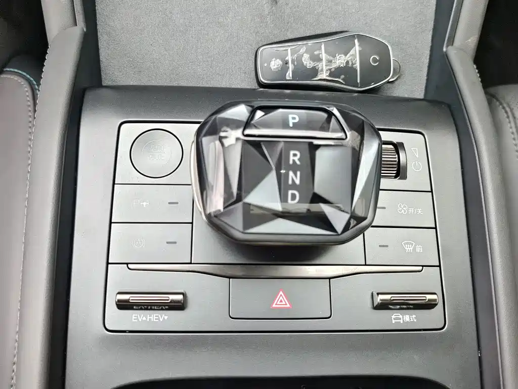 BYD Qin L 2025 — фото 14