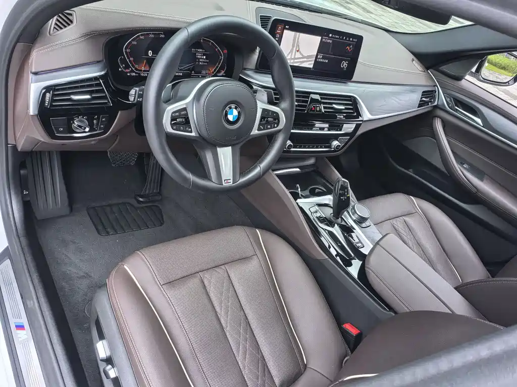 BMW 5 Series 2021 — фото 10