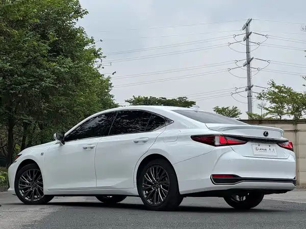 Lexus ES 2021