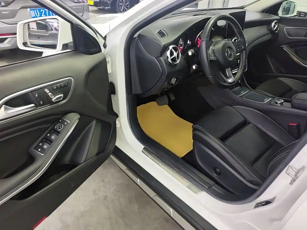 Mercedes-Benz GLA 2018 — фото 16