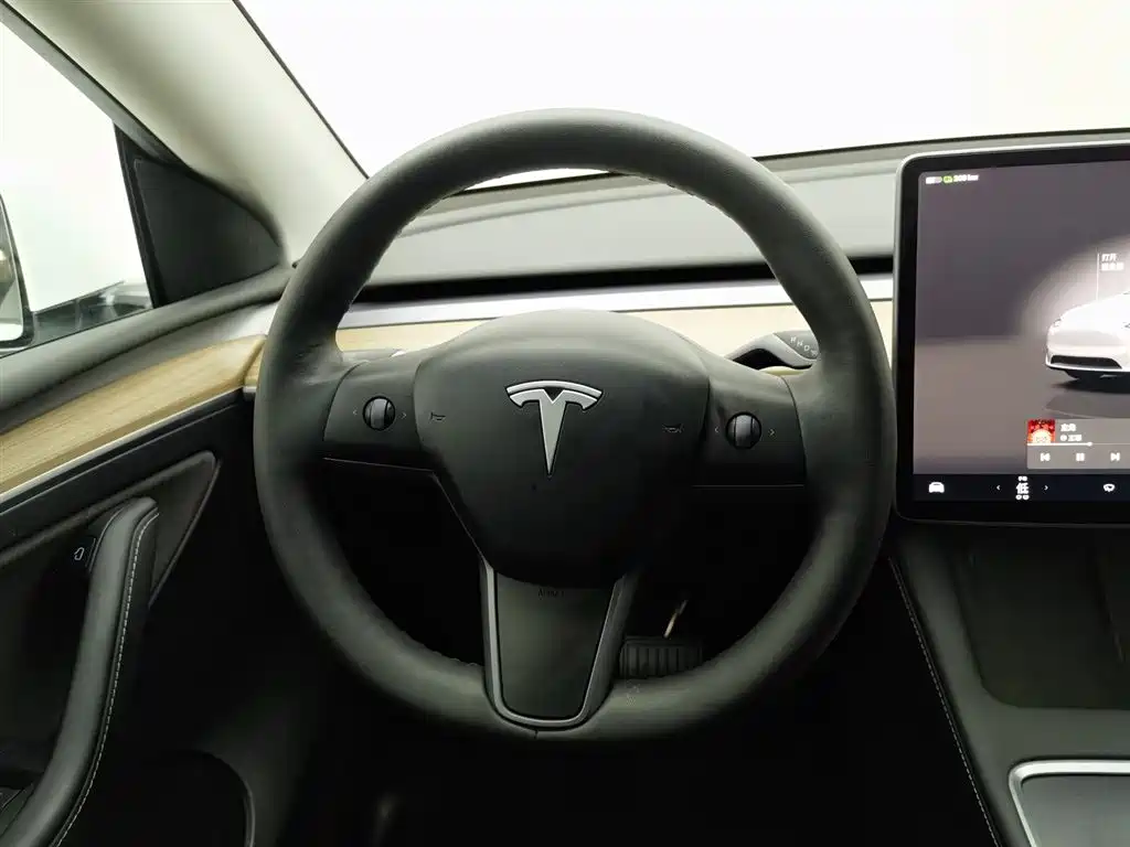 Tesla Model Y 2022 — фото 11