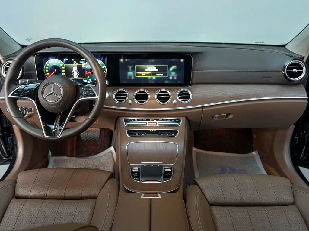 Mercedes-Benz E-Class 2023 — фото 10