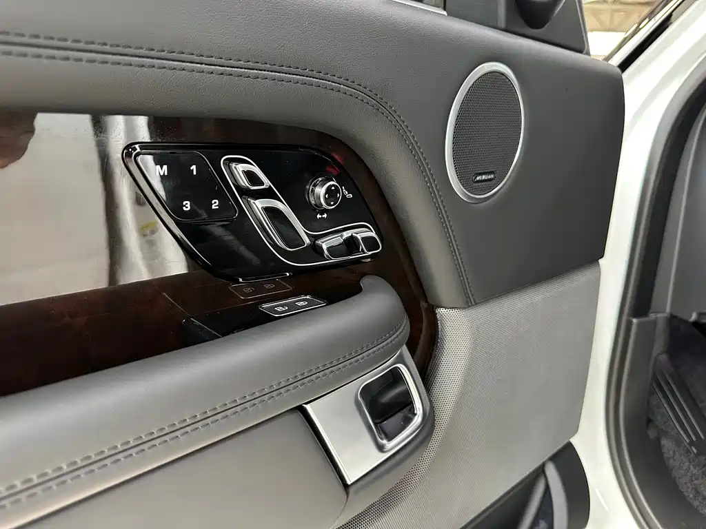 Land Rover Range Rover 2020 — фото 29