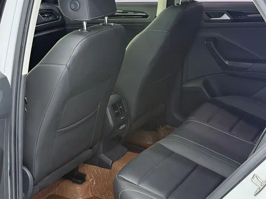 Volkswagen T-Roc 2022 — фото 8