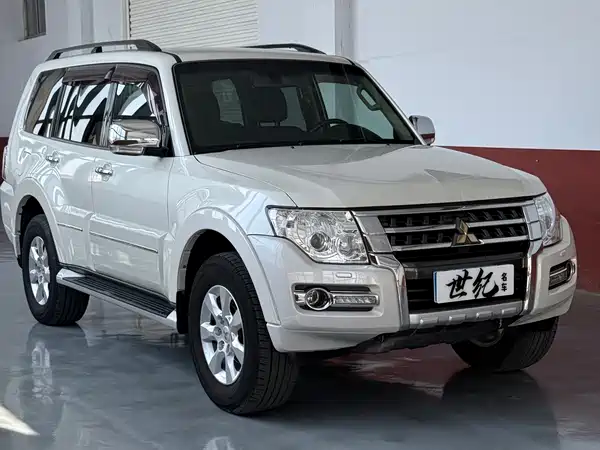 Mitsubishi Pajero 2020