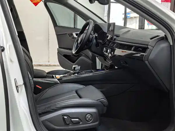 Audi A4L 2020