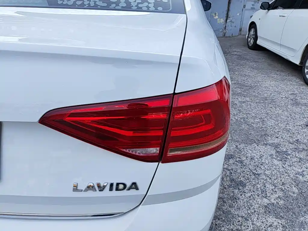 Volkswagen Lavida 2017 — фото 8