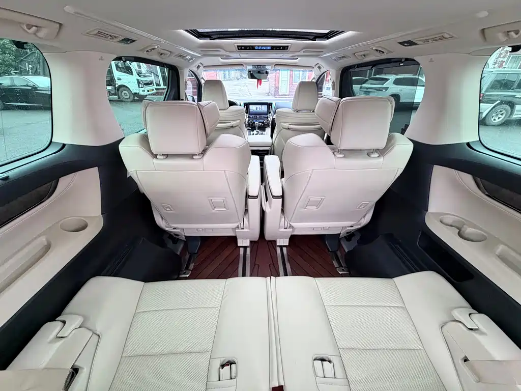 Toyota Vellfire 2022 — фото 5