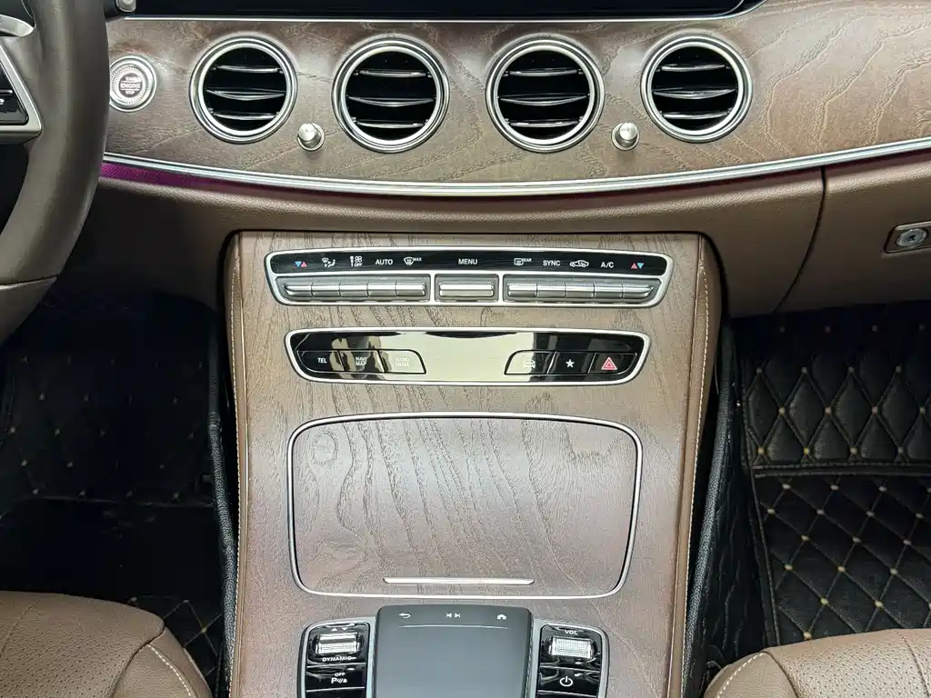 Mercedes-Benz E-Class 2023 — фото 14