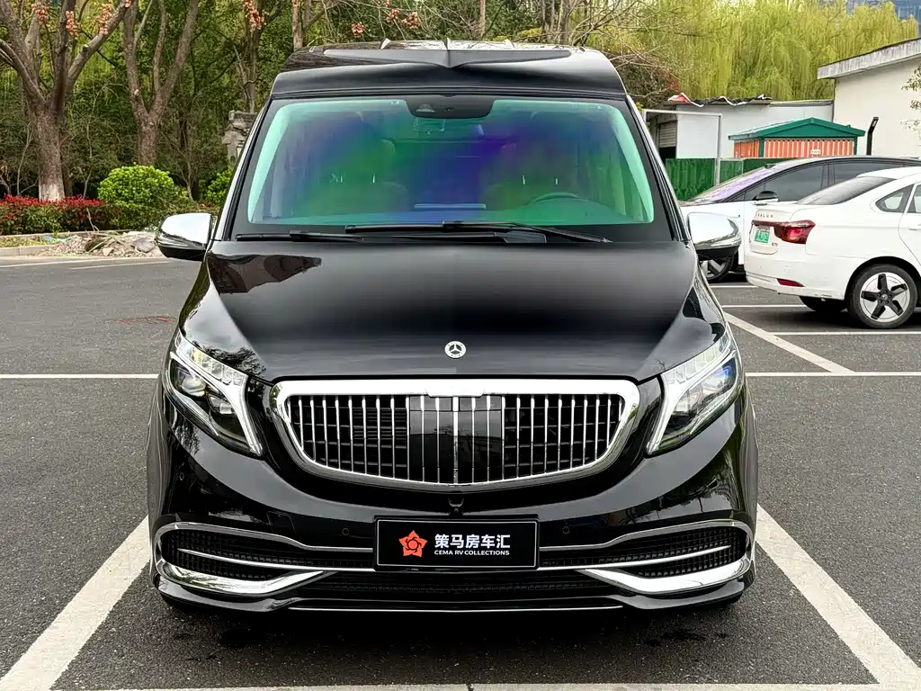Mercedes-Benz V-Class 2023 — фото 15